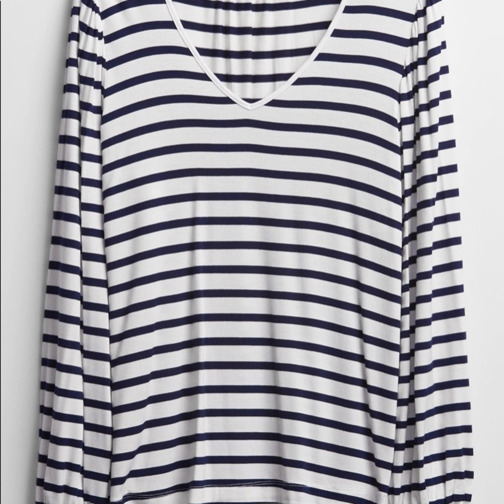 GAP V- Neck Relaxed Striped Tee - Picture 5 of 5